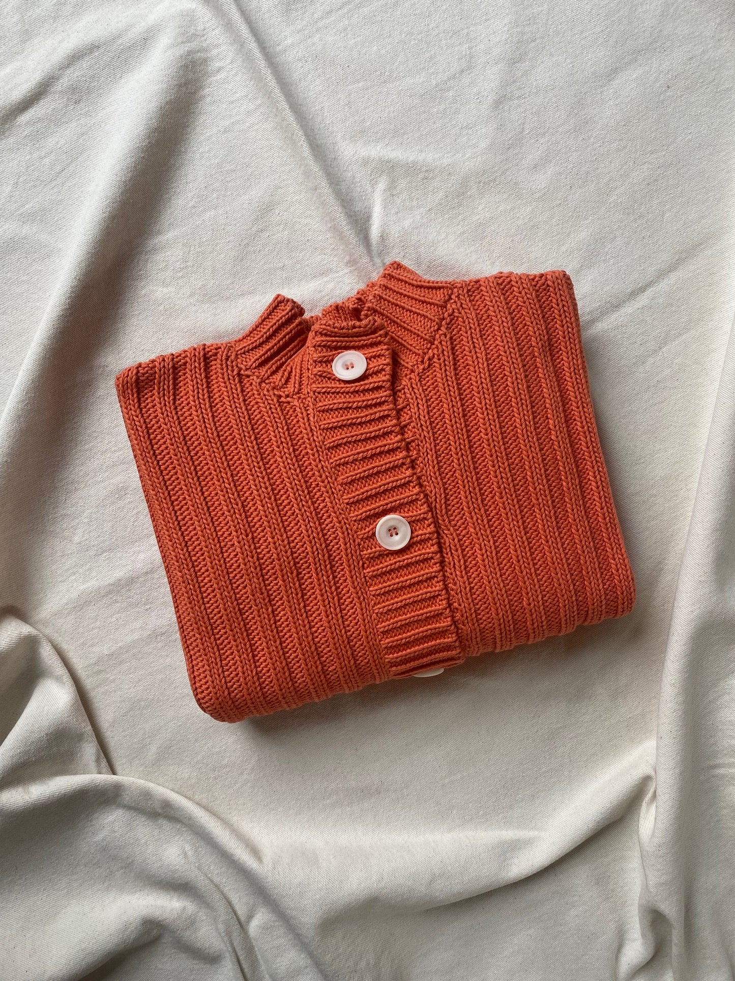 RIO ribbed cardigan / organic cotton / coral