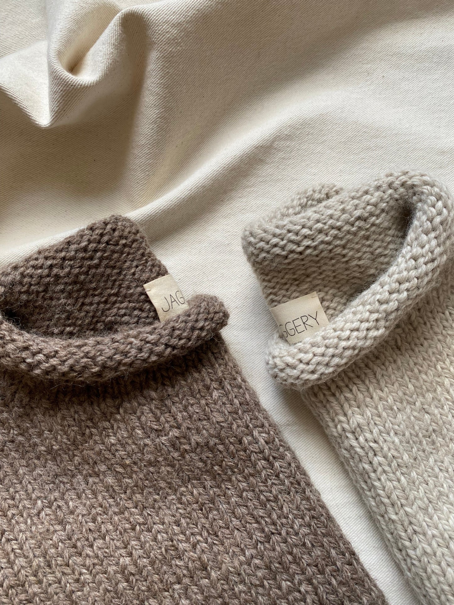 TINO vest / highland wool / wild oat