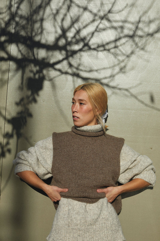 TINO vest / highland wool / walnut