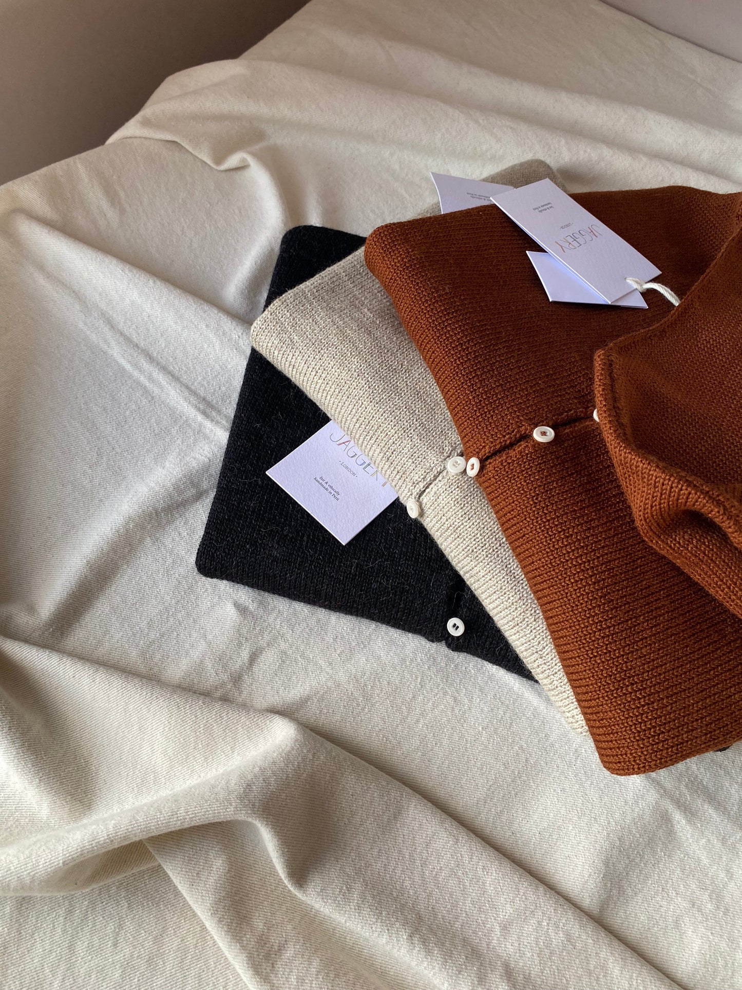 LUCA cardigan / highland wool / wild oat