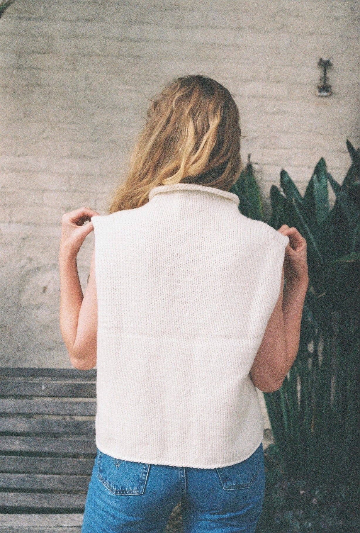 TINO vest / highland wool / milk