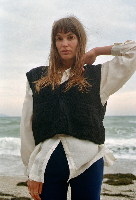 TIO vest / highland wool / black