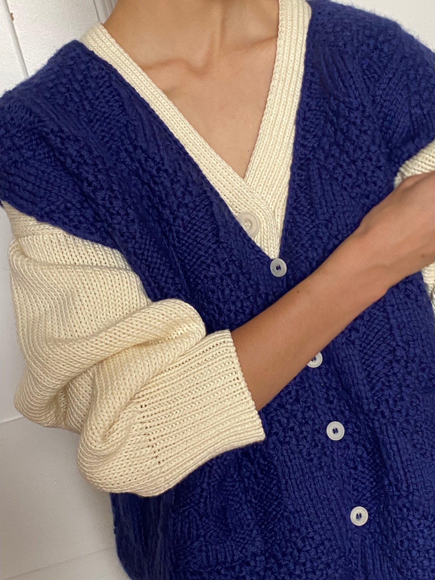 TIO vest cardigan / highland wool / midnight