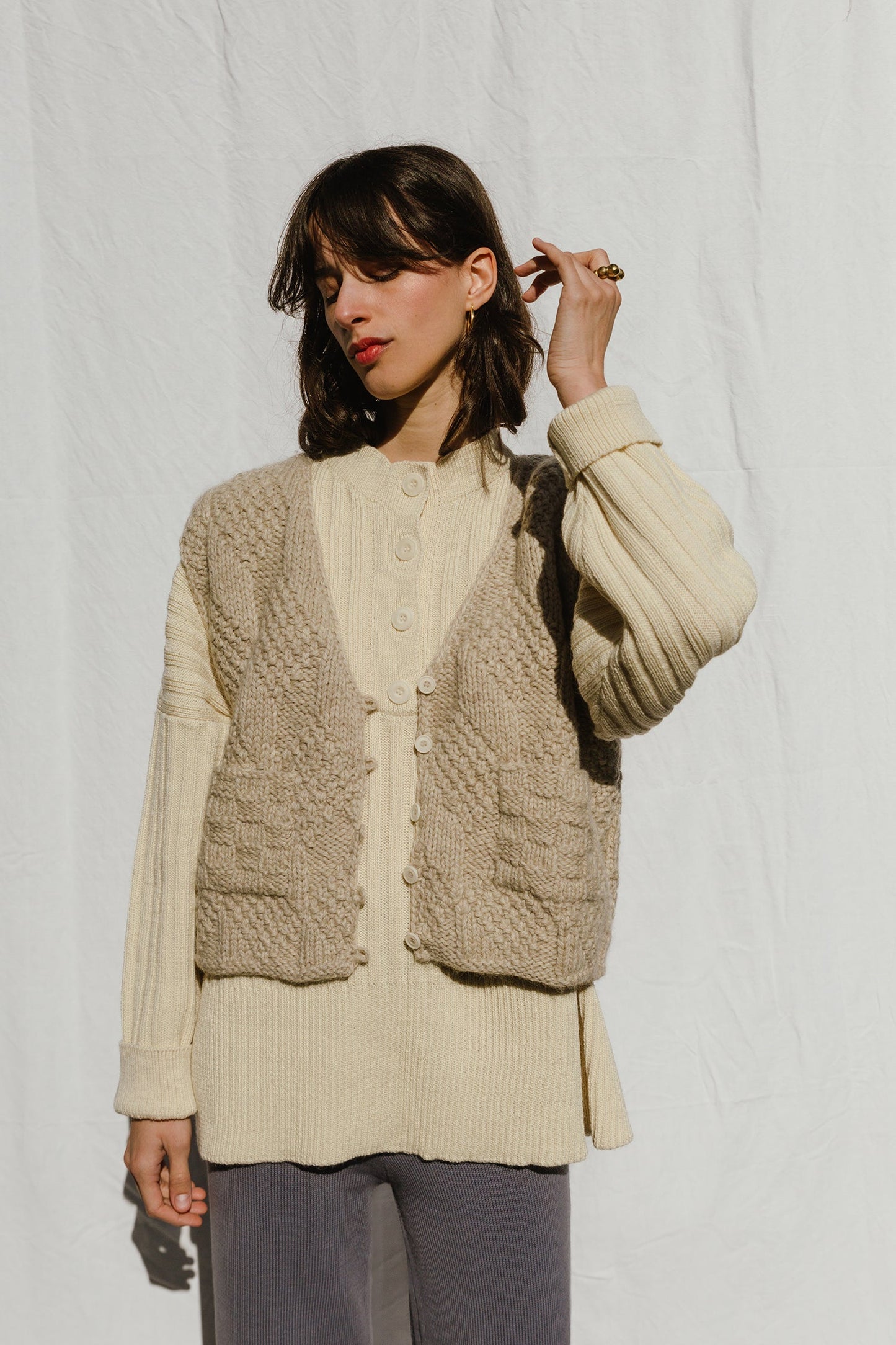 TIO vest cardigan / highland wool / wild oat