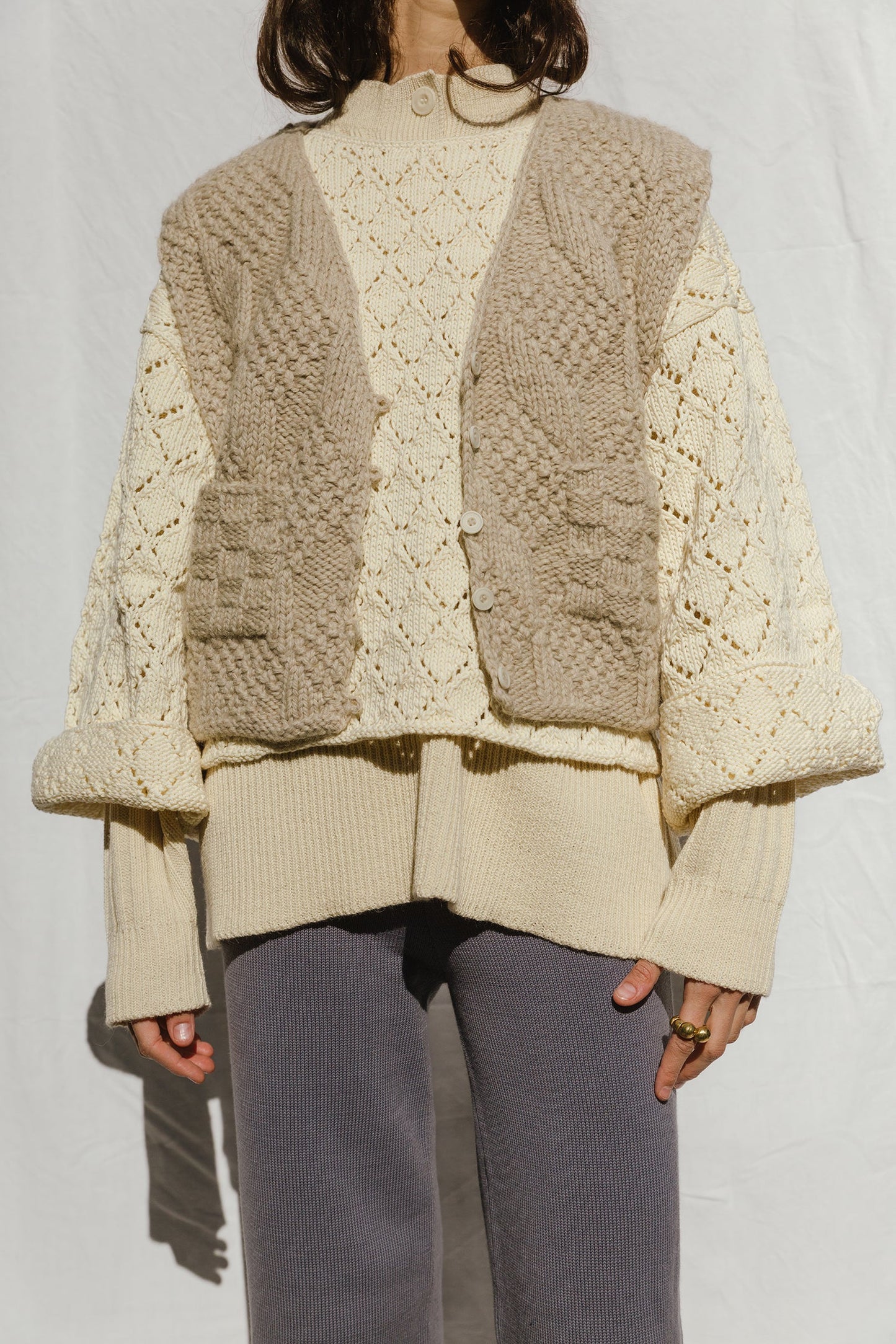TIO vest cardigan / highland wool / wild oat