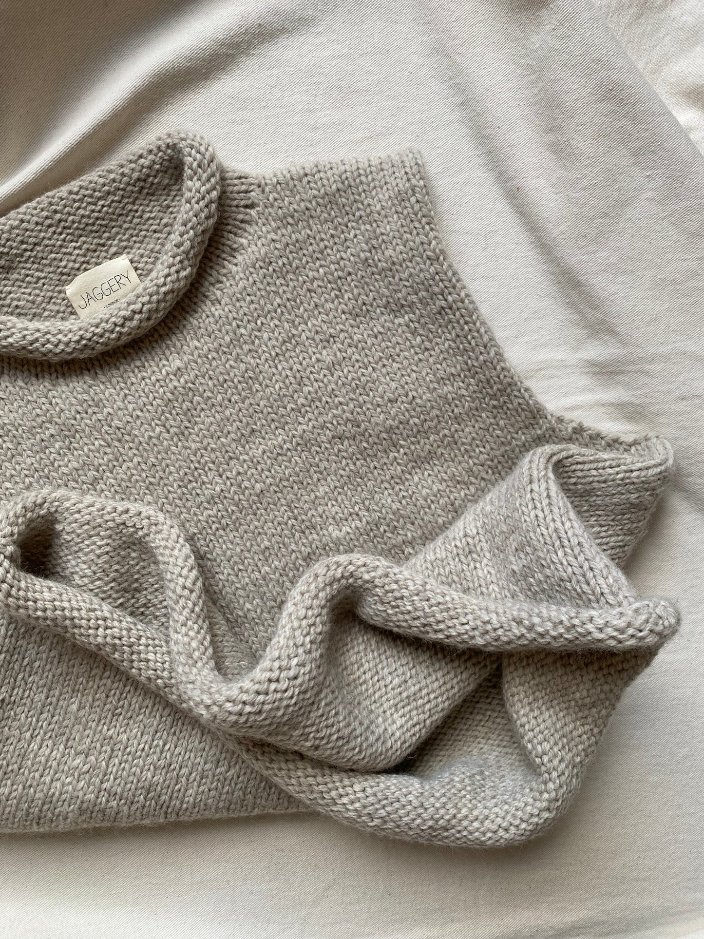 TINO vest / highland wool / wild oat